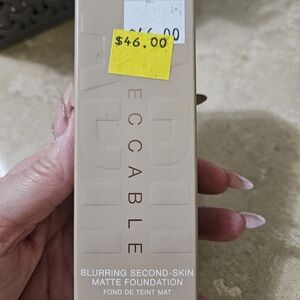 Impeccable Blurring Second-Skin Matte Foundation